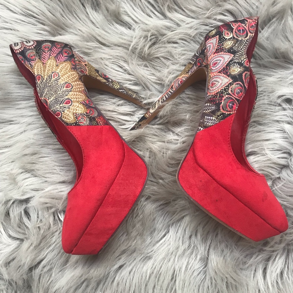💥🔥Red-2 Lips Too-suede feather design heels🔥🔥
